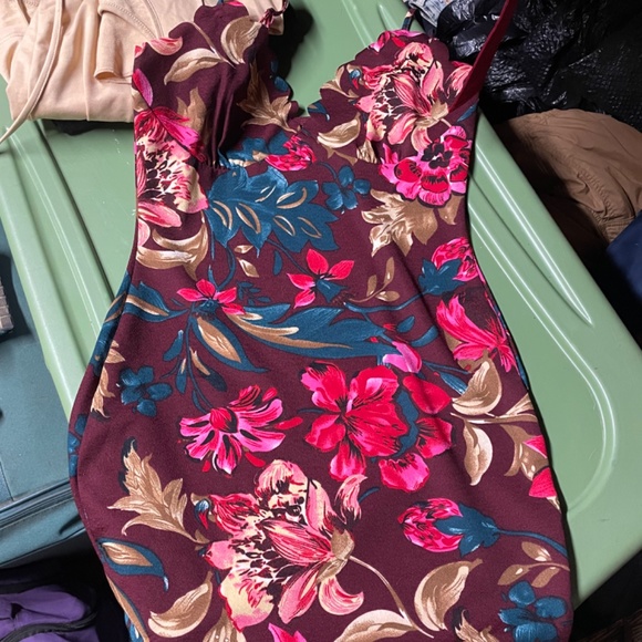 Dress - Picture 4 of 4